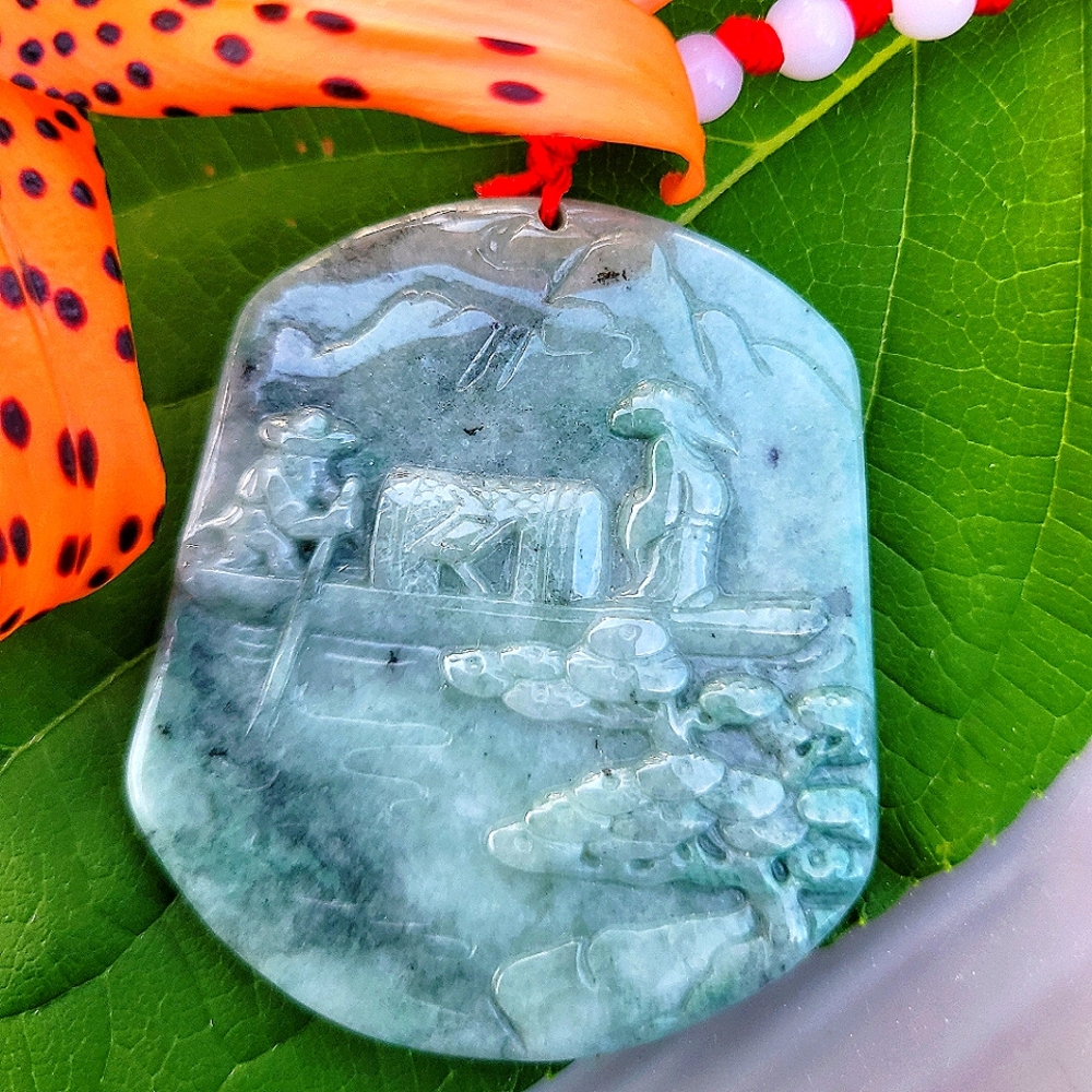 Genuine All Natural Jade Handcarved Pendant NWT☆